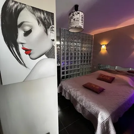 Cap D'agde, Village Naturiste, Port Nature 5, Coursive *